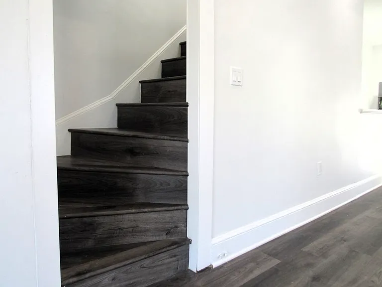 704 Oak Ln #B — Photo 9