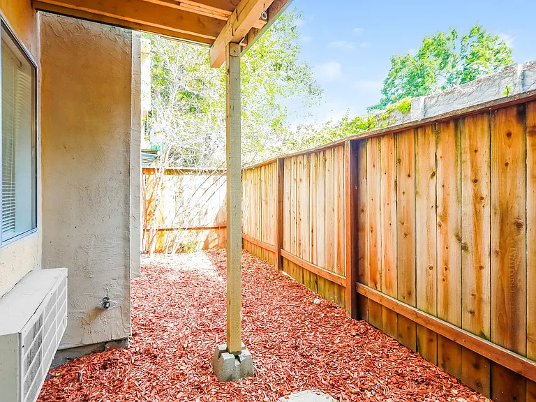 1400 Creekside Apartments CDM — Photo 30
