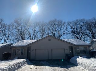 402 Oak Harbor Ct, Holland, MI 49424