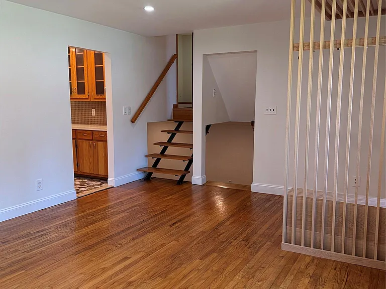 55 Cumberland Rd — Photo 3