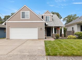 215 E Hereford St, Gladstone, OR 97027