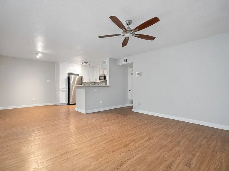 400 Westmoreland St — Photo 9