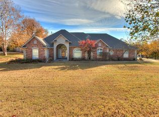 2520 Silverfield Ln, Edmond, OK 73025
