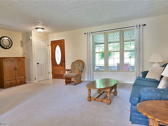 5th image of 377 Sunset Dr