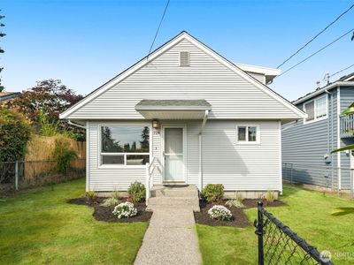 724 N 104th Street, Seattle, WA, 98133
