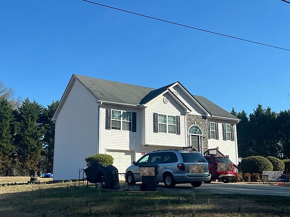 3rd image of 520 Potts Rd SE