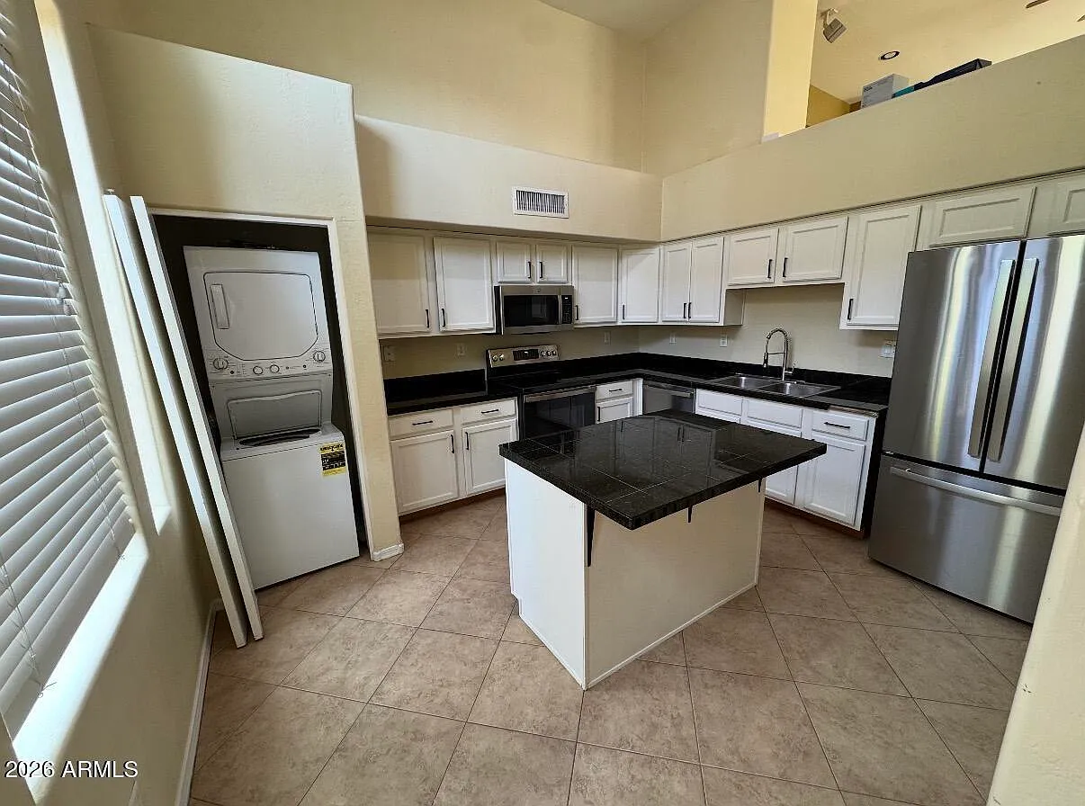 3 bed, 3.0 bath, 1218 sqft, $2,500 — Photo 4
