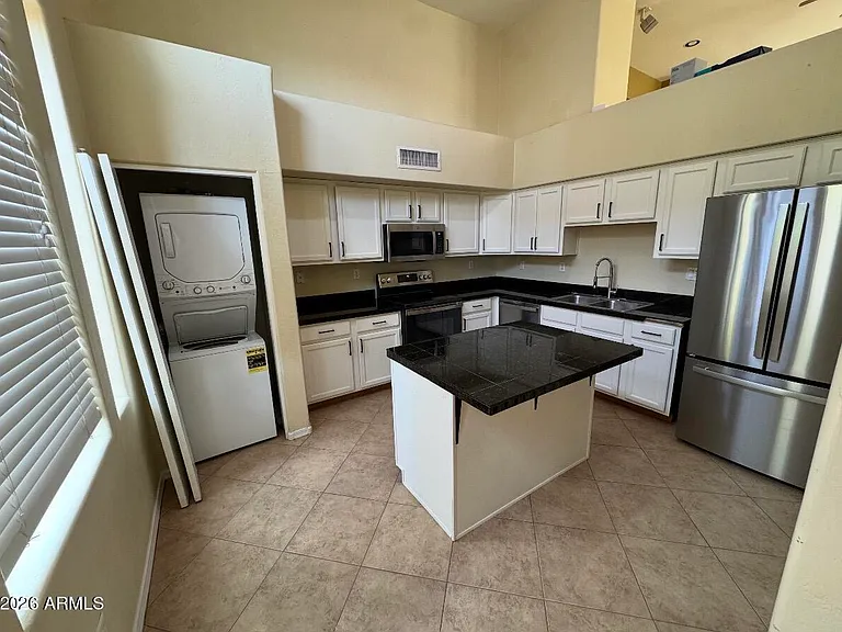 724 S Beck Ave — Photo 4