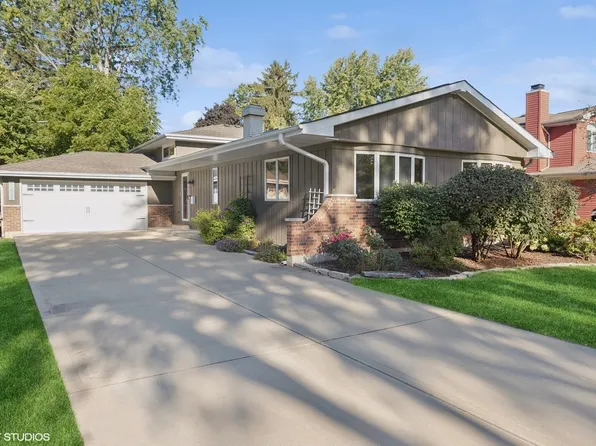 5252 Benton Ave, Downers Grove, IL 60515