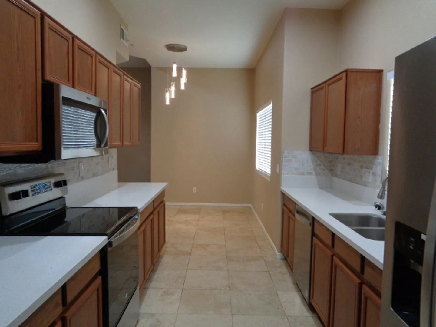 Great 3 bedroom house in gated community near Arrowhead Town Center — Photo 3