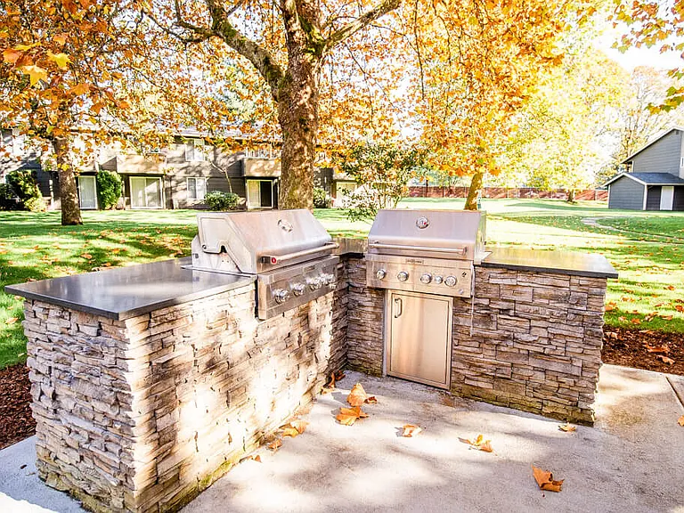 Lakewood Apartments - Bellmary Park Apartments - Common Patio Gas Grills