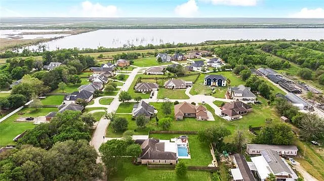 150 Riverbend Dr — Photo 30