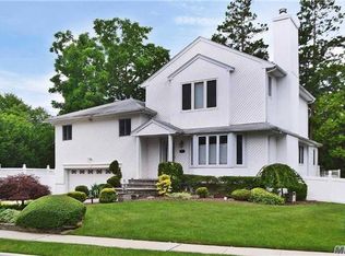 64 Wallace Dr, Plainview, NY