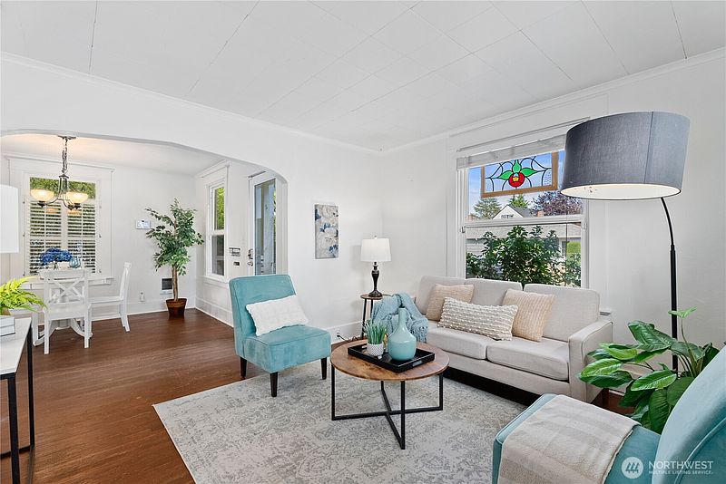 3rd image of 1208 S Oakes Street