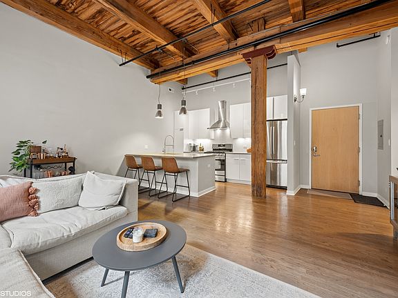 5th image of 2511 W Moffat St APT 106E