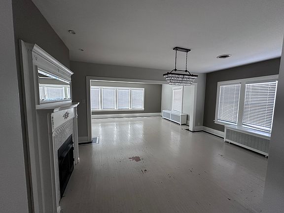 3rd image of 719 W Taylor St