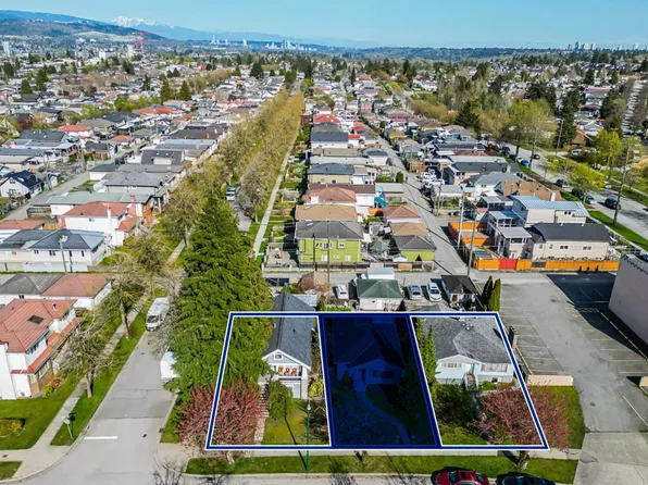 4424 Rupert St, Vancouver, BC V5R 2J2