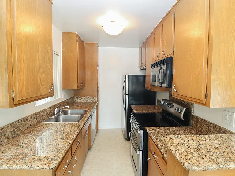12231 Moorpark St — Photo 3