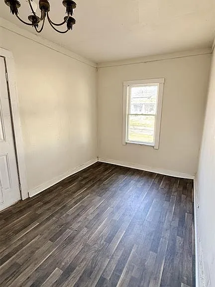 2215 Roberts Ave — Photo 4