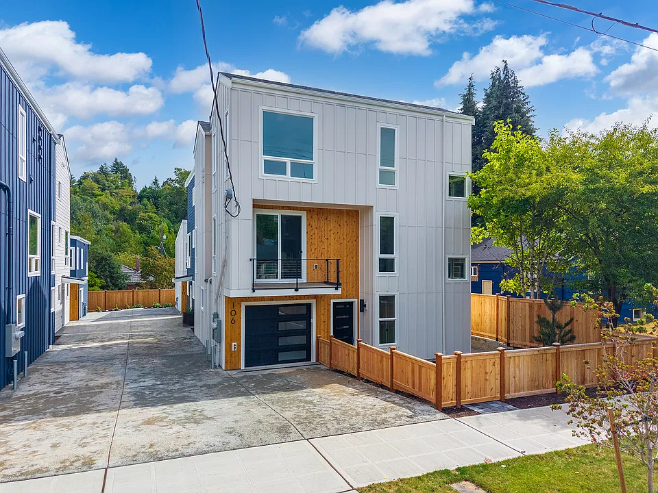 106 29th Ave E