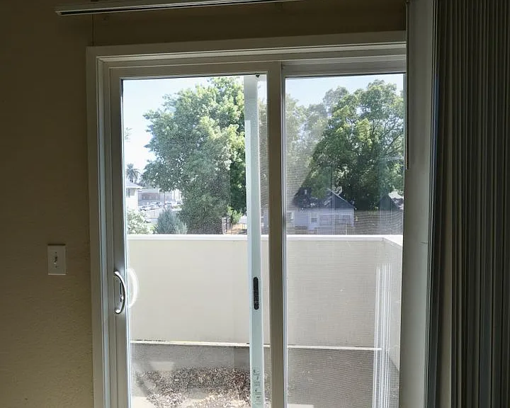 208 Grant Ave — Photo 6