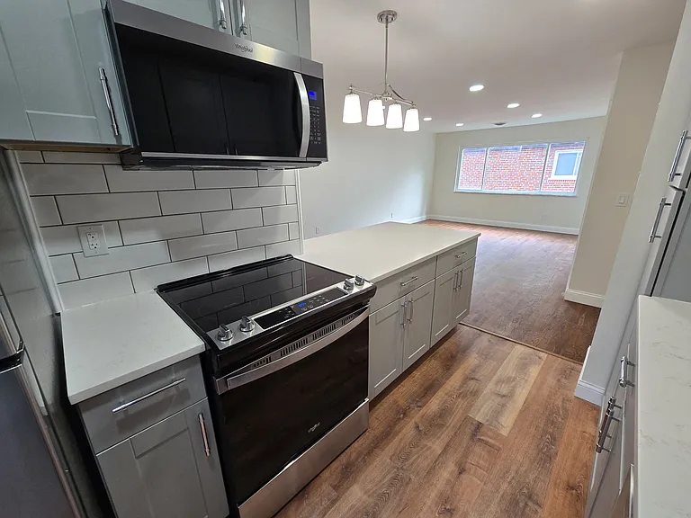 6305 Englewood Ave #3 — Photo 11
