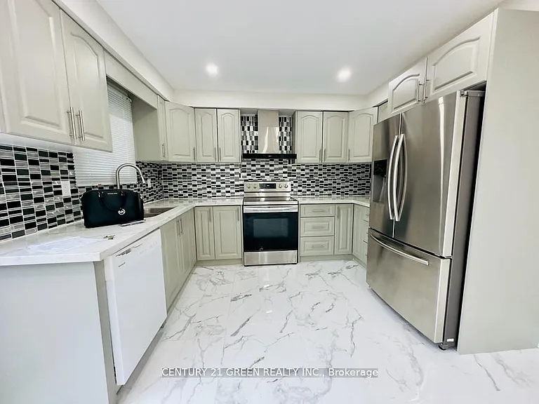 24 Sullivan Dr — Photo 15