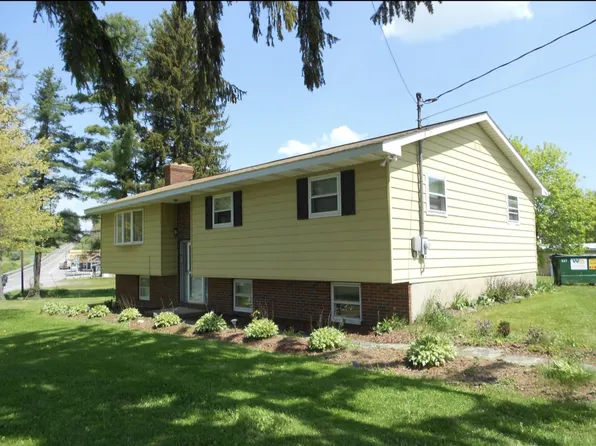 9 State Route 2014, Clifford Township, PA 18470