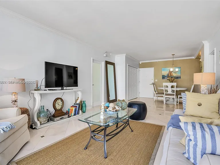 5700 Collins Ave #15D — Photo 4