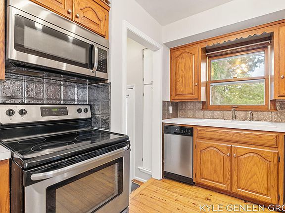 2nd image of 178 W 21st St