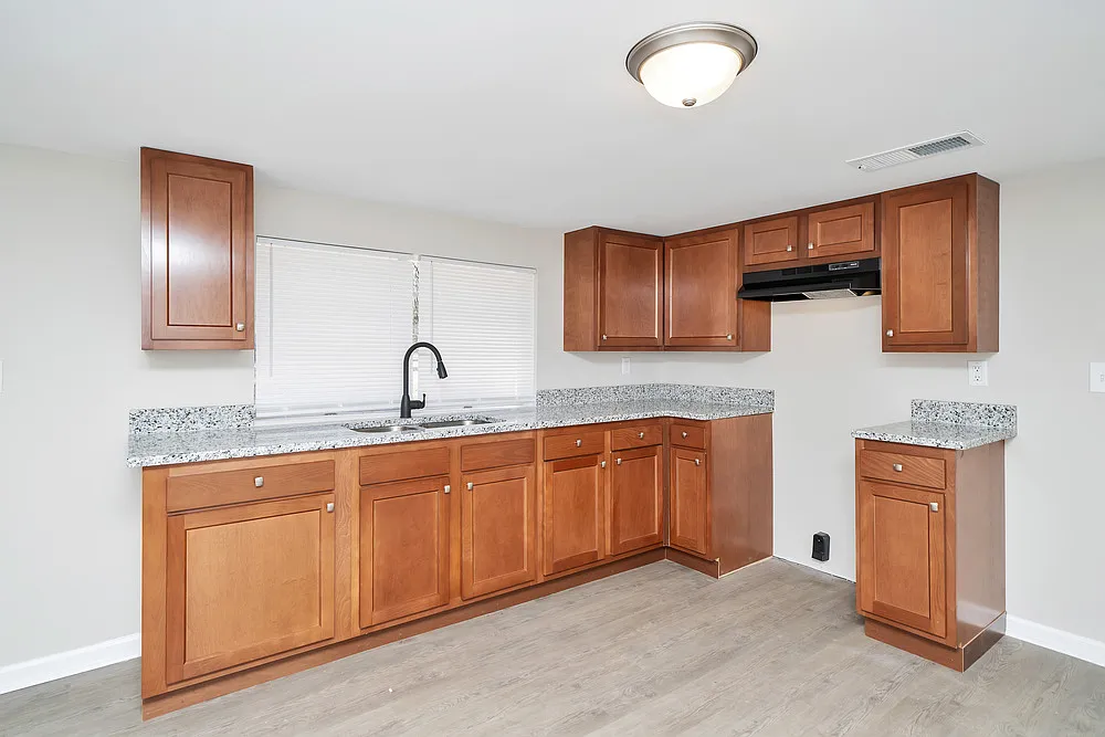 Fully Renovated 3BR/2BA Home on 2.67 Acres New Roof, AC, Appliances — Photo 2