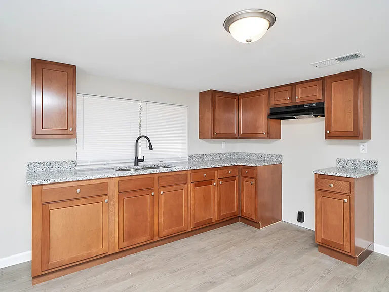 6016 New Castle Rd — Photo 10