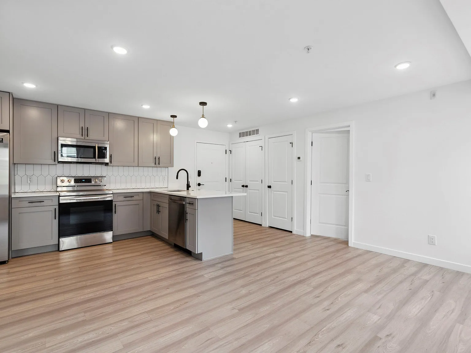 1338 N 15th ST Unit B2 — Photo 3