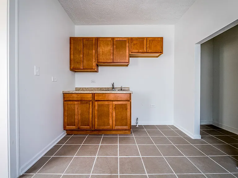 702 N Waller Ave — Photo 16