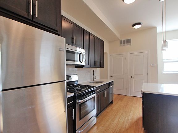 4th image of 144 Green Ln Unit 201
