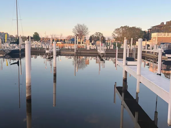 298 Peninsula Dr #D, New Buffalo, MI 49117