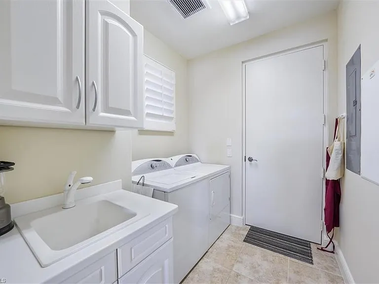 580 Avellino Isles Cir #18102 — Photo 22