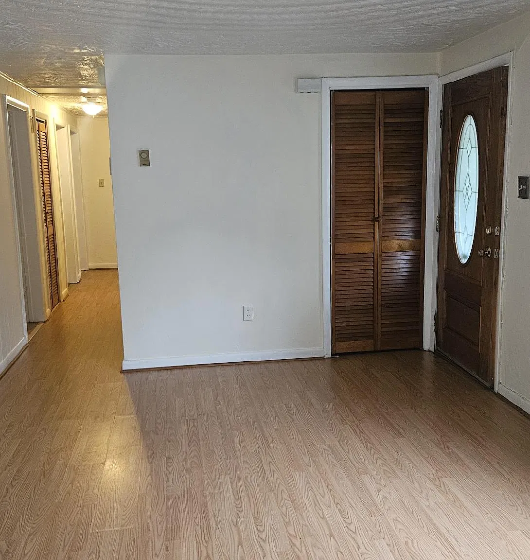 4 bed, 2000 sqft, $1,700 — Photo 2