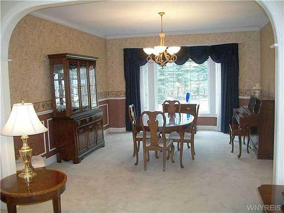 5th image of 33 Lakeridge Dr