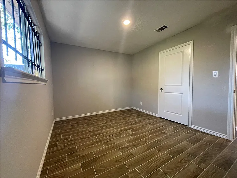 7886 Locksley Rd — Photo 5