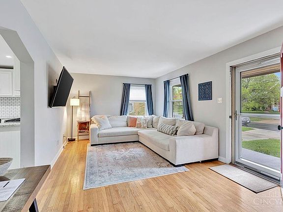4th image of 3850 Biehl Ave