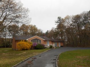 281 W Montauk Hwy, Hampton Bays, NY 11946