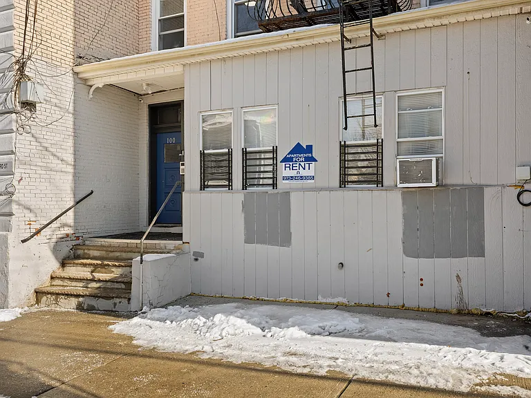 100 3rd St #3 — Photo 10