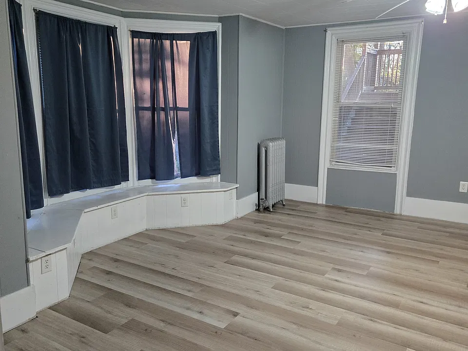 37 Oak Ave #1