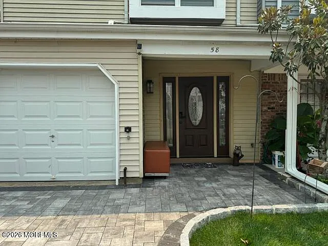 58 Thorne Ln — Photo 1