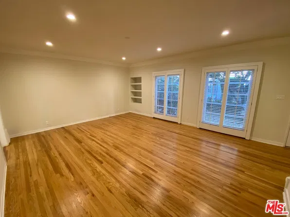 107 1/2 N Kings Rd, Los Angeles, CA 90048