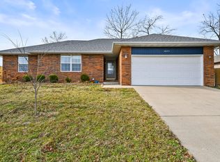 3825 W Parkridge Cir, Springfield, MO 65802