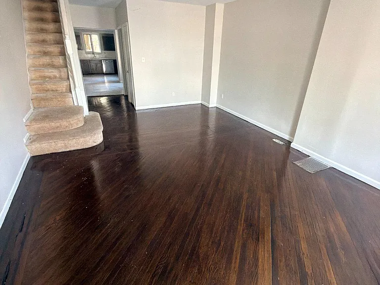 35 Emory Ave — Photo 4