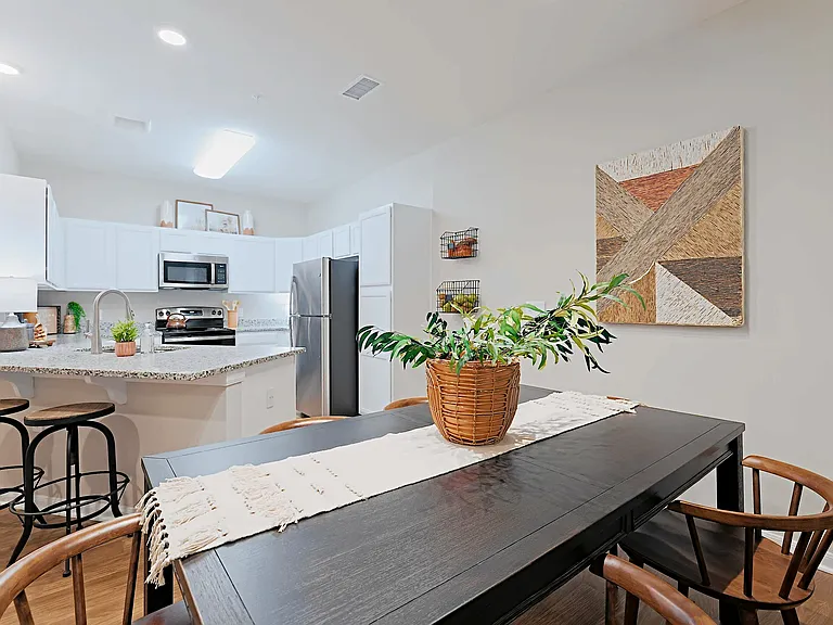 Landing at 2EightySeven — Photo 6