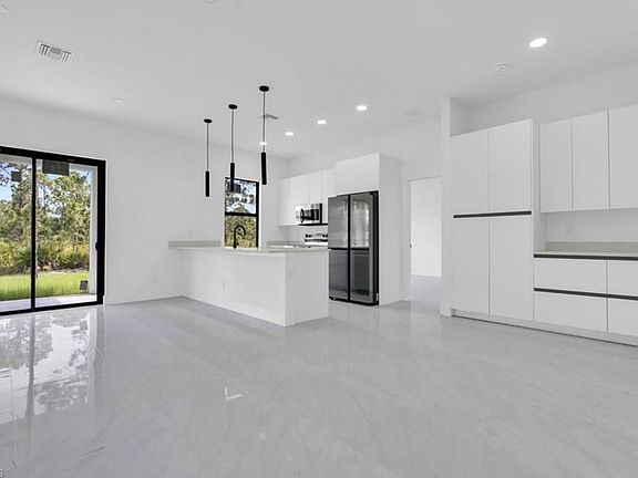 2nd image of 406 W 11th St